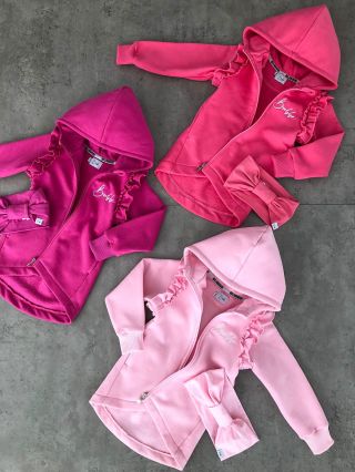 Nové zateplené kabátiky, ktoré ste chceli opäť ušiť a stále ste sa pýtali, či ich nevrátime. Sú tam 🤩 a skladom 👏🏻...